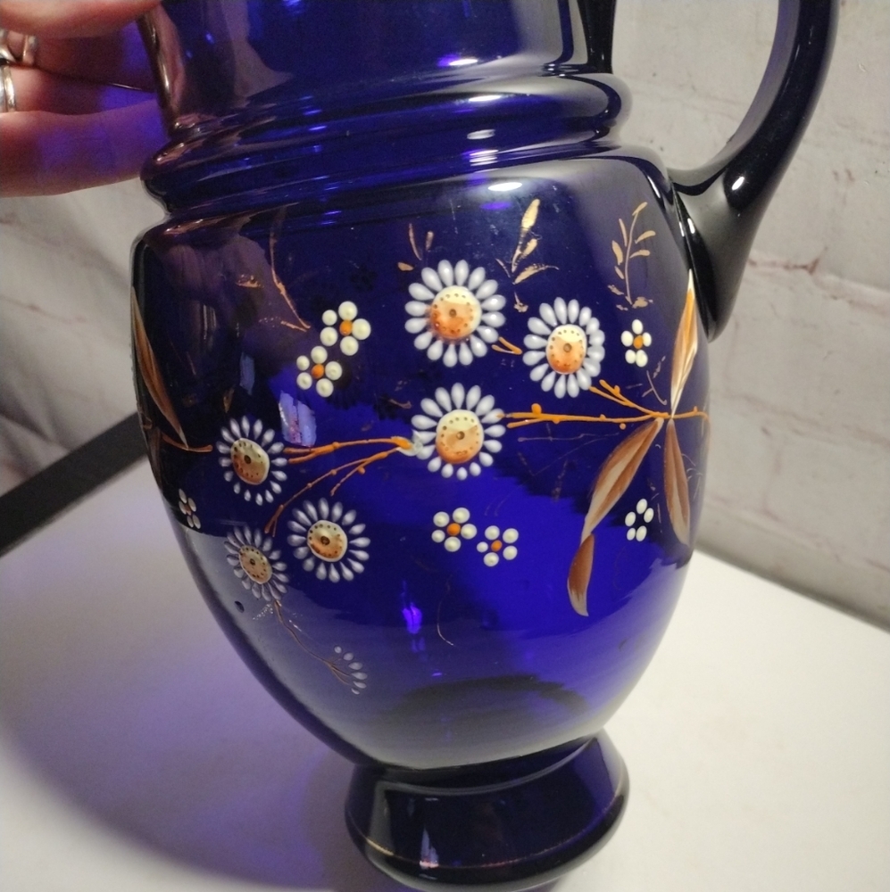 Antique VTG Hand Blown Cobalt Blue Glass Pitcher Jug White Daisy Flowers 9.5" - Picture 7 of 15
